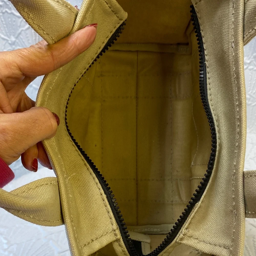 Marc Jacobs The Tote‎ Bag Cream Tan w/Black adjustable removable Crossbody Strap - Picture 14 of 16